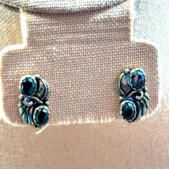 Native Jewelry - - Vintage Navajo Sterling Silver &  black Onyx Feather Post